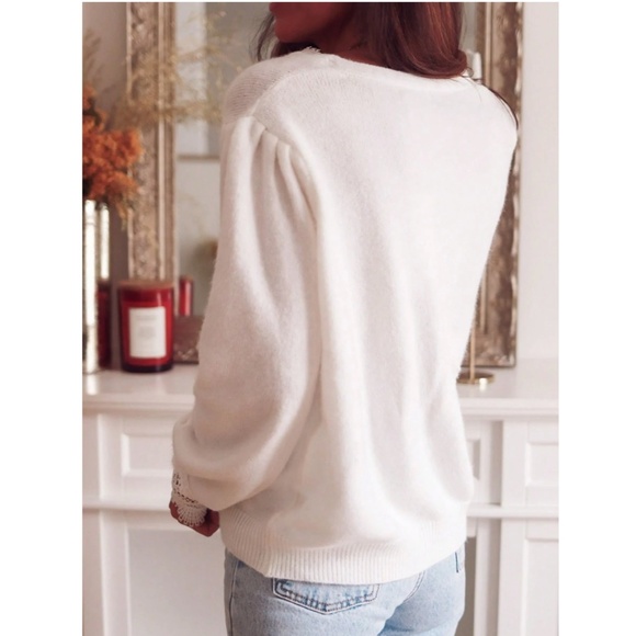 White Knit Button Up Cardigan Crochet Lace Trim Detailed V-Neck - Picture 4 of 6